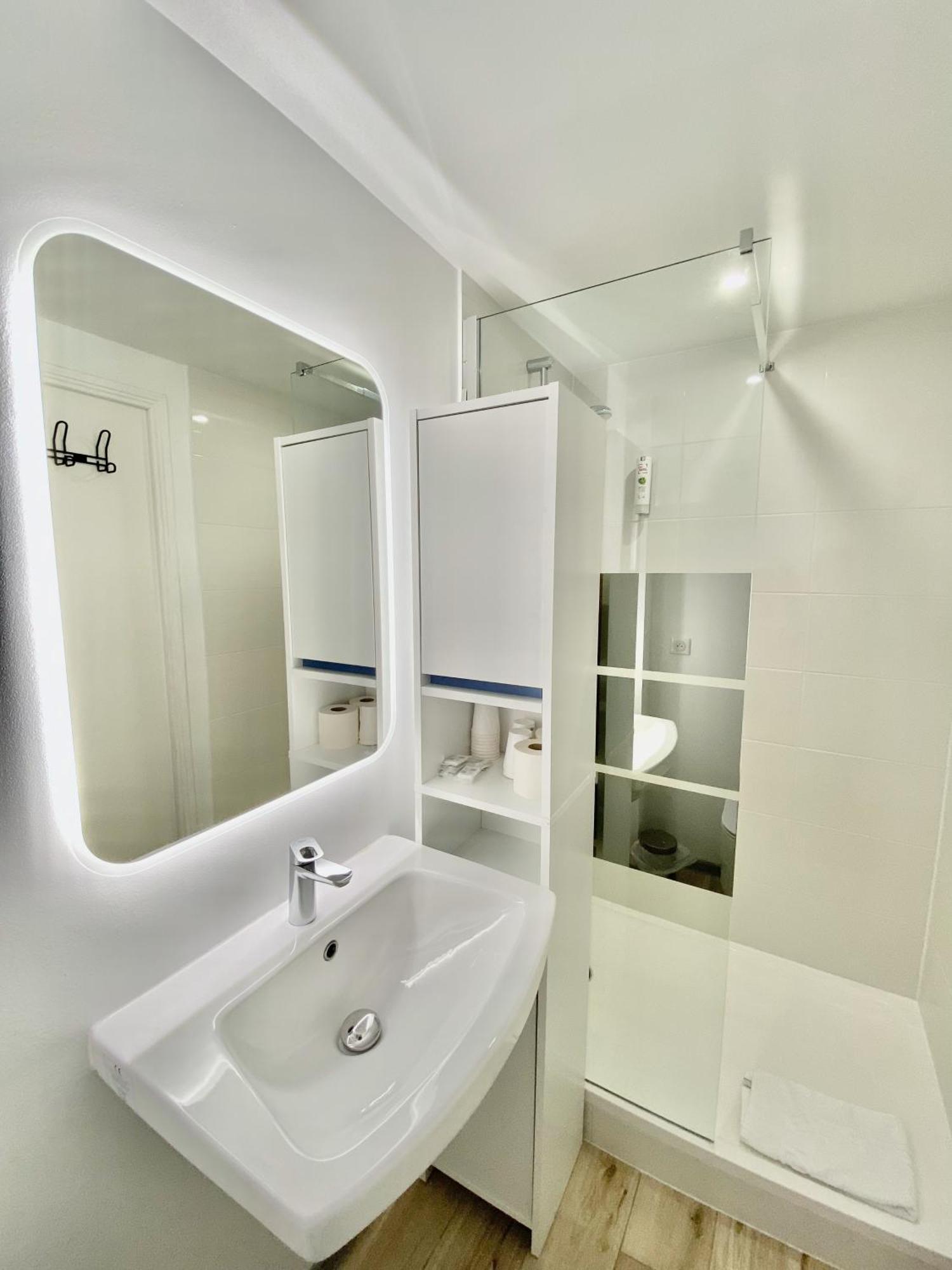 Cit'Hotel Design Booking Evry Saint-Germain-Les-Corbeil Senart Exterior photo